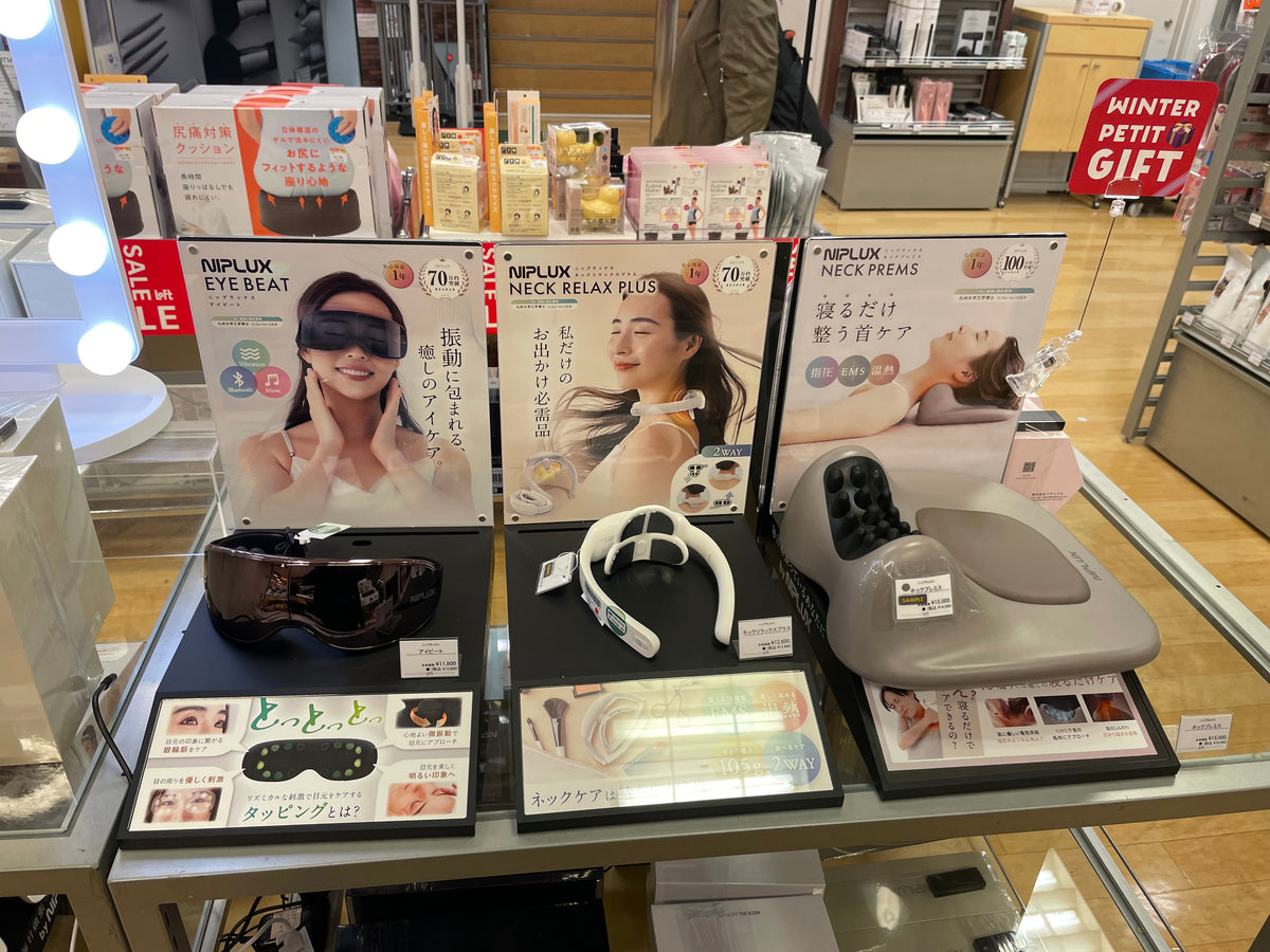 日本零售店內的 NIPLUX 眼部及頸部護理產品體驗區